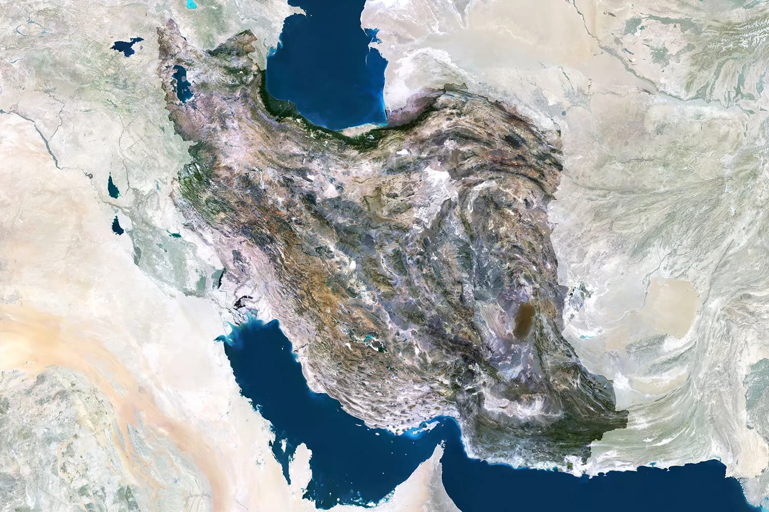 لماذا تبدو إيران عصيّة على الغزو؟